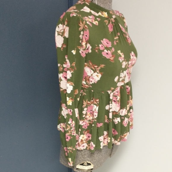 Art Class Women's Green Floral Peplum Blouse - Picture 7 of 7